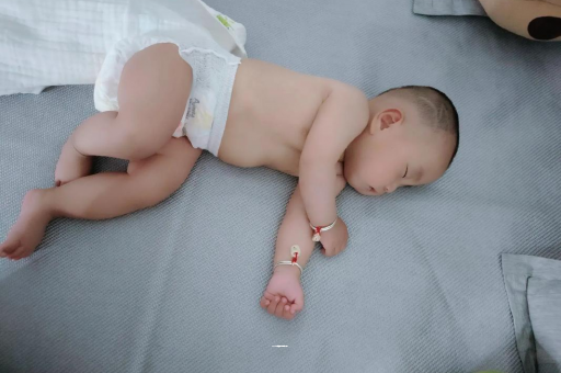 来宾宝宝积食发烧怎么处理
